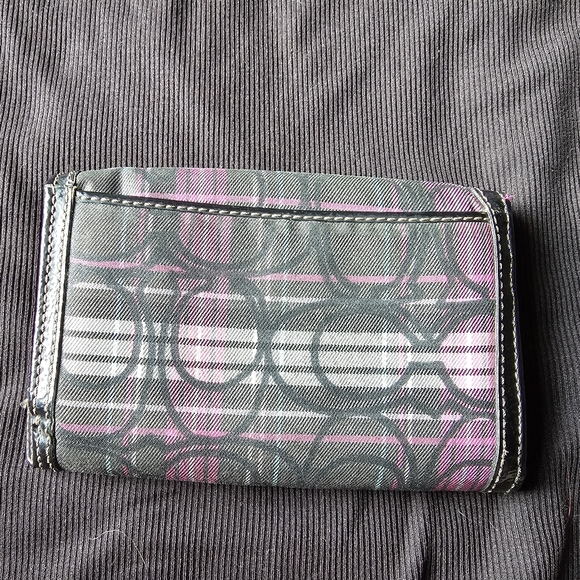 Coach Poppy Wallet - Picture 4 of 4